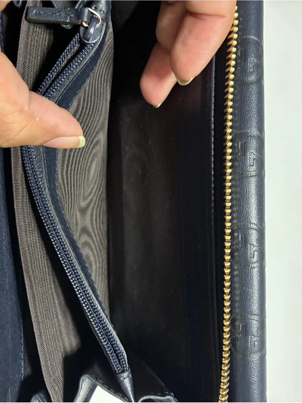 Gucci Black Embossed GG Continental Card Holder Wallet